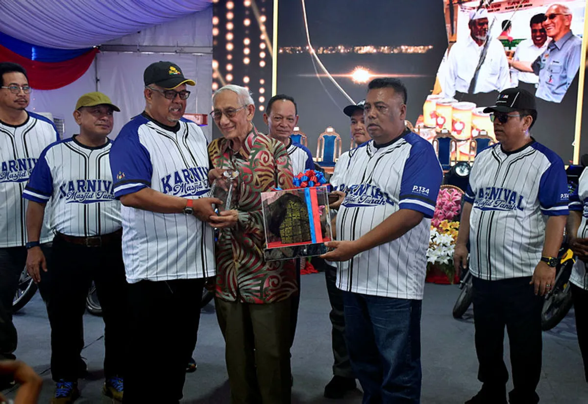 ab-rauf-anugera Pembangunan perlu seimbang antara bandar dan kampung, kata Ab Rauf