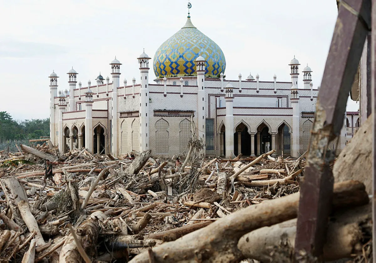 asia-weather-indonesia (1) 'Everything destroyed' as Indonesia's Aceh grapples with disease after floods