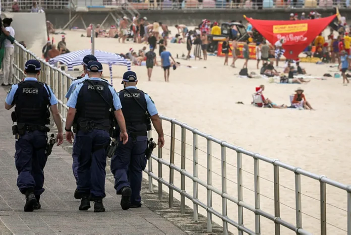 australia-christmas-bondi-030859-t694c9cc1-m800-xf6c7addf Australian man charged over post allegedly backing Bondi attack