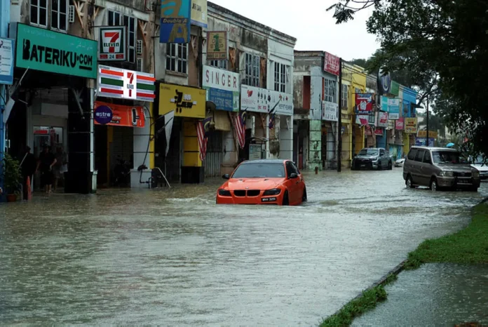 banjir-jalan Mangsa banjir meningkat mendadak di Pahang, Johor dan Terengganu