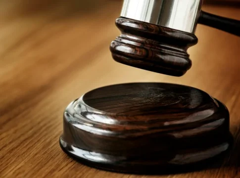 US judge blocks immigration court arrests