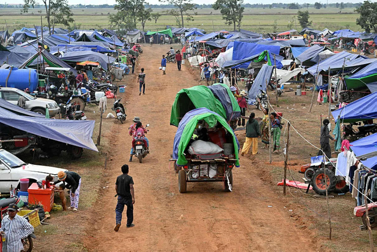 Thais, Cambodians fear returning home despite border truce