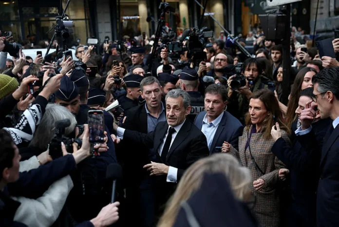 france-justice-sarkozy (1) Sarkozy gets hero's welcome as he unveils prison memoir