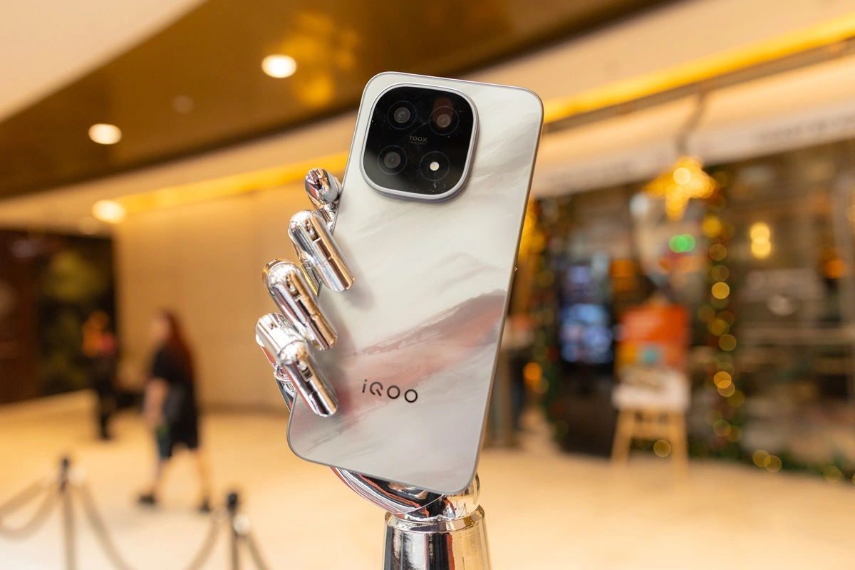 Iqoo 15 offers pure gaming firepower The iqoo 15 zen on
display at the launch at
starhill bukit bintang