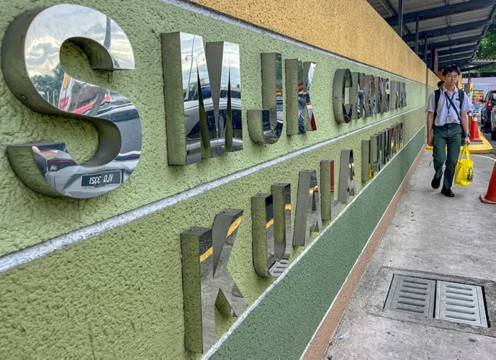 img-9462-t693fa881-m800-xa0da1b64 UEC recognition debate Malaysia education