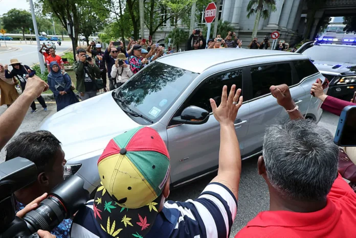 Najib dijatuhi hukuman 15 tahun penjara, denda RM11.4 bilion dalam kes 1MDB