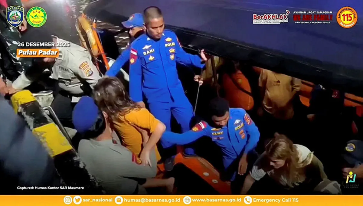 indonesia-boat (1) Indonesian authorities recover body during search for drowned Spanish soccer coach and his children