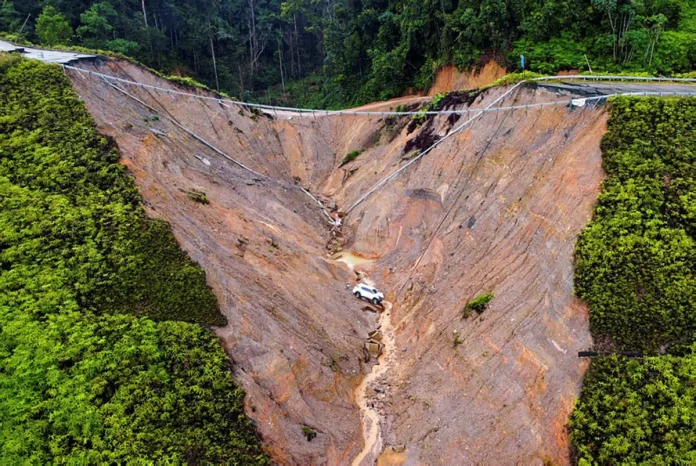 jalan-runtuh Mangsa nahas SUV jatuh gaun dalam perjalanan pulang urus persiapan kahwin