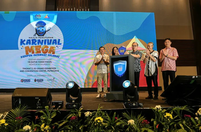 karnival-mega (1) Fahmi tegaskan had umur 16 tahun untuk media sosial perlu dilaksanakan