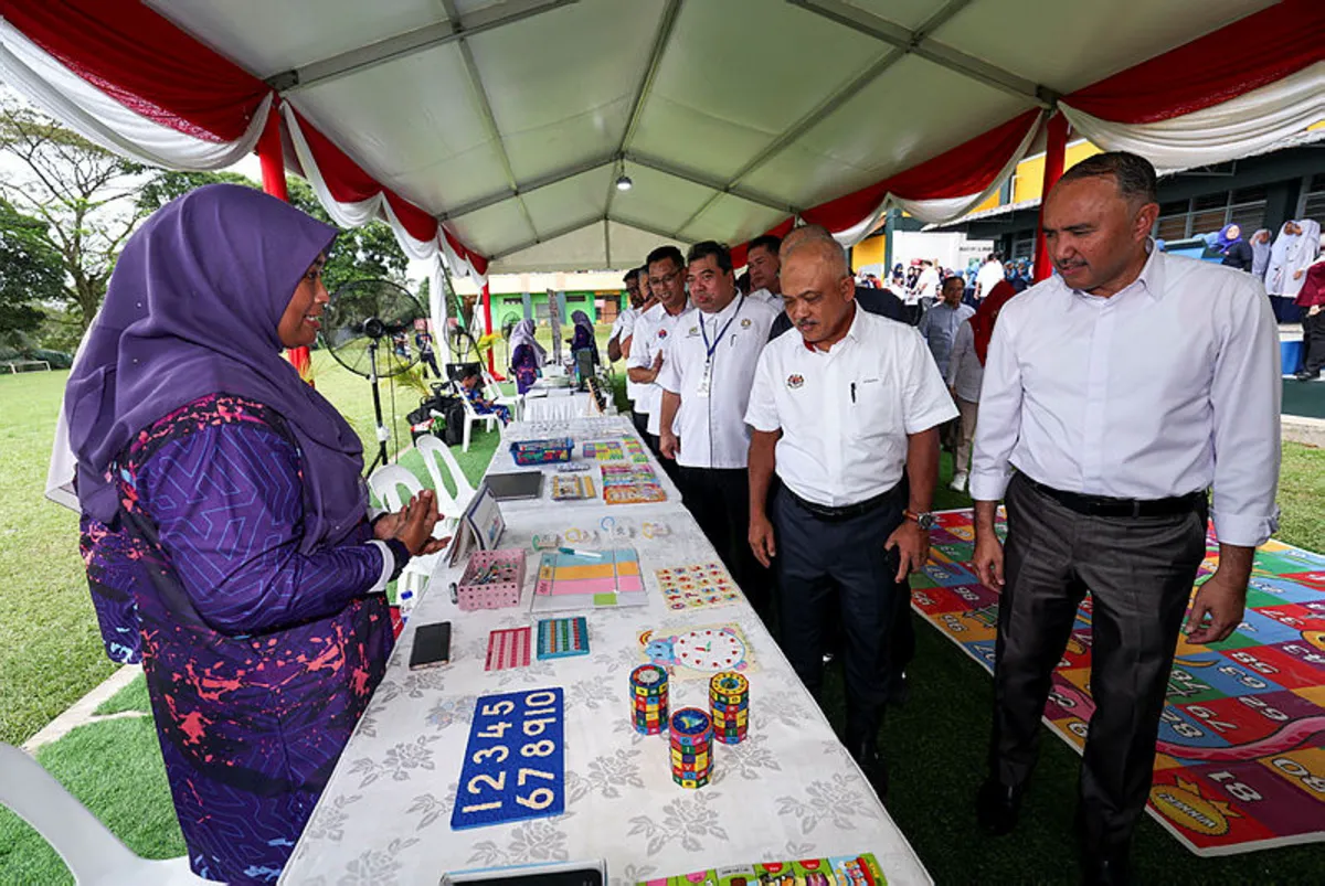 ksu-kpkt KPKT salur dana tambahan RM40,000 naik taraf sekolah angkat MADANI di Kulai