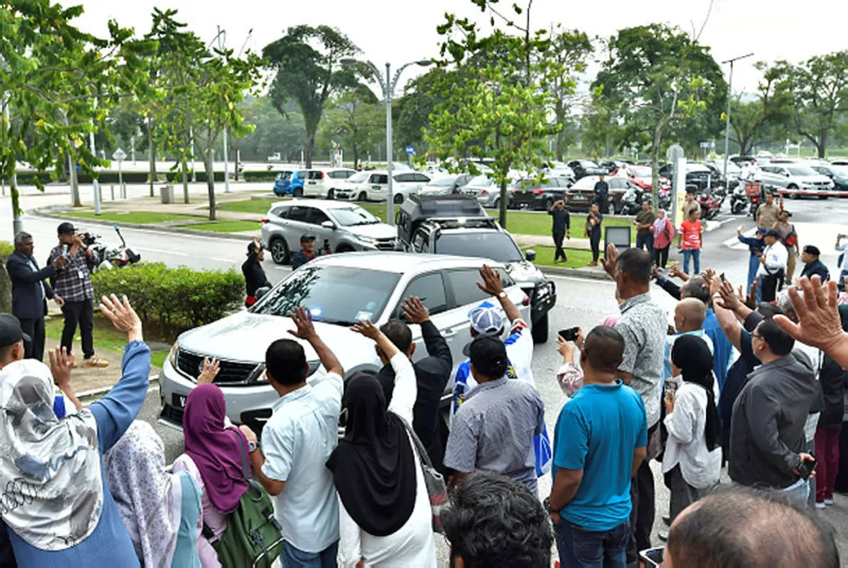 mahkamah-1mdb (1) Hakim sebut ikatan 'tidak dapat disangkal' antara Najib dan Jho Low