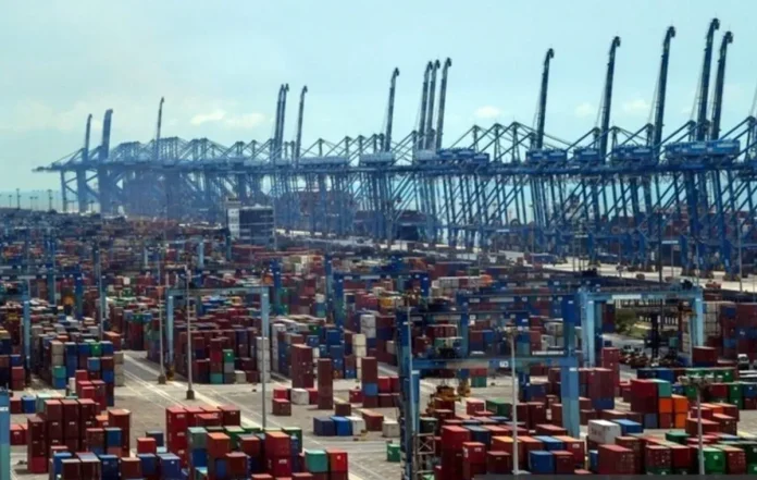 Malaysia's November exports rise 7% year-on-year to RM135 billion