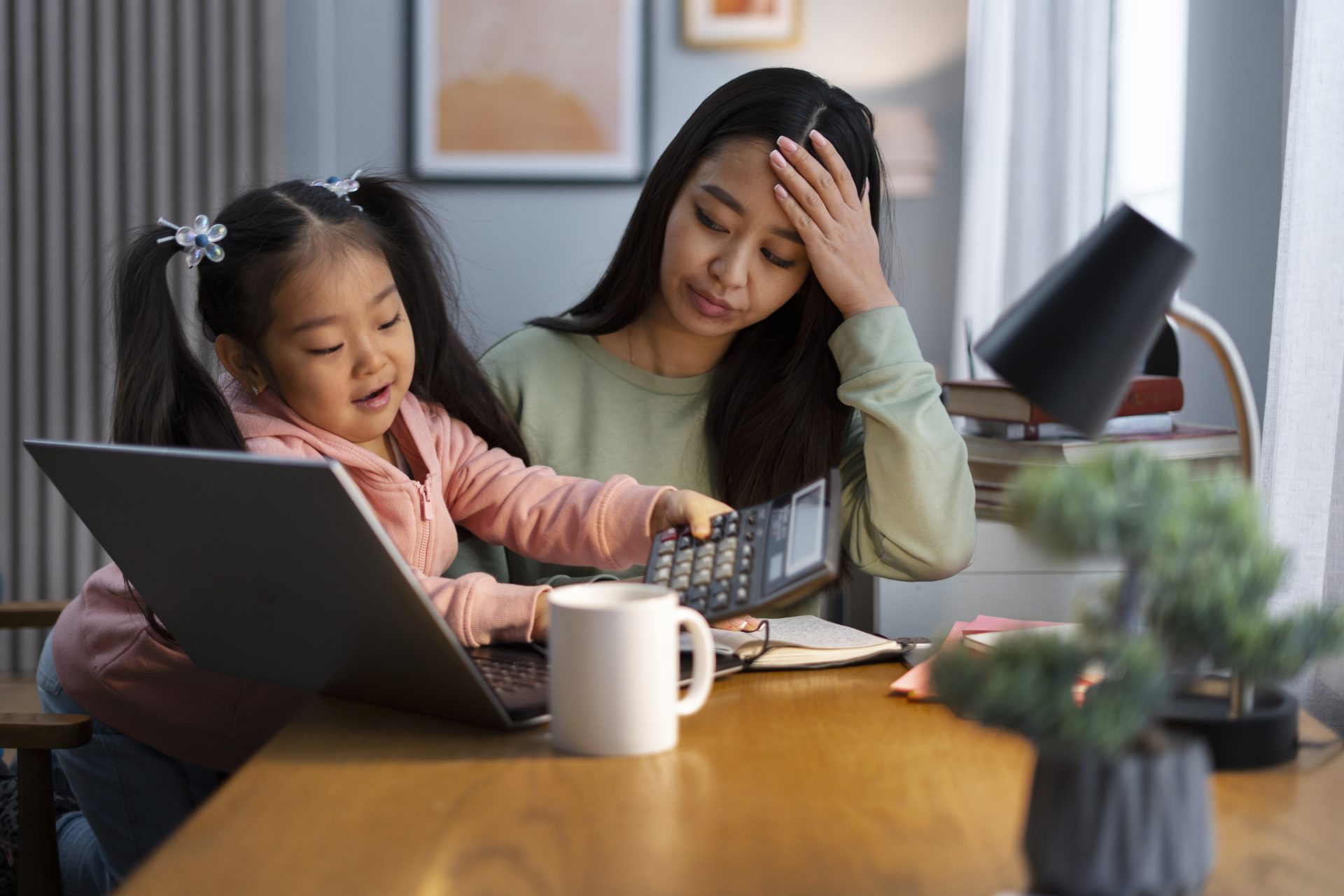 medium-shot-woman-working-from-home (1)
