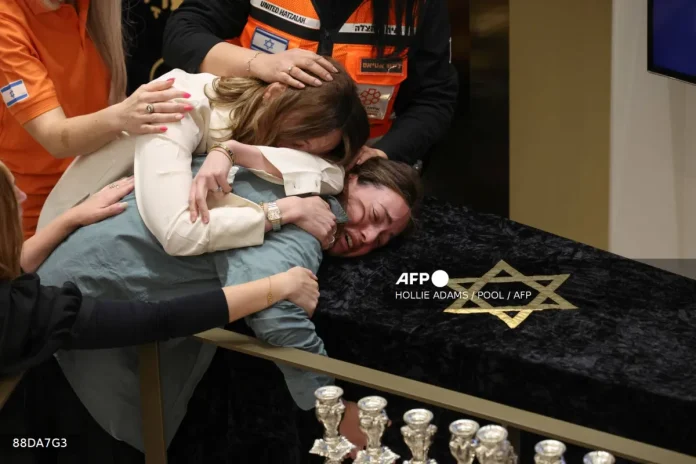 Bondi shooting shocks, angers Australia's Jewish community