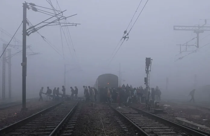 Kabut tebal di utara India batalkan 128 penerbangan, jejas kereta api