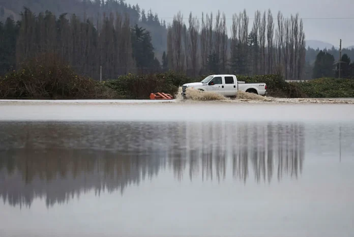 north-america-weather (1) Floods, falling rocks force closure of major highways to Vancouver