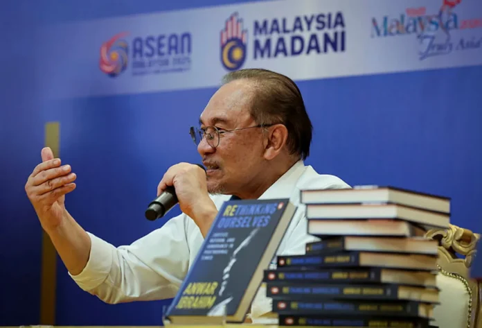 pm-buku Anwar tidak tergesa-gesa isi kekosongan jawatan dalam kabinet