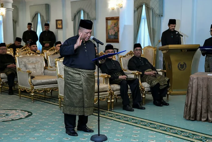 Abu Bakar Hamzah angkat sumpah sebagai menteri besar Perlis baharu