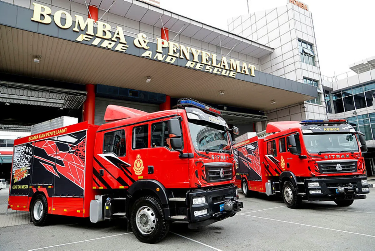 ptj04-10102025-bomba-t68e8a42f-m800-x62bf7179 Lelaki melecur terperangkap dalam kebakaran rumah di Tanjung Tokong