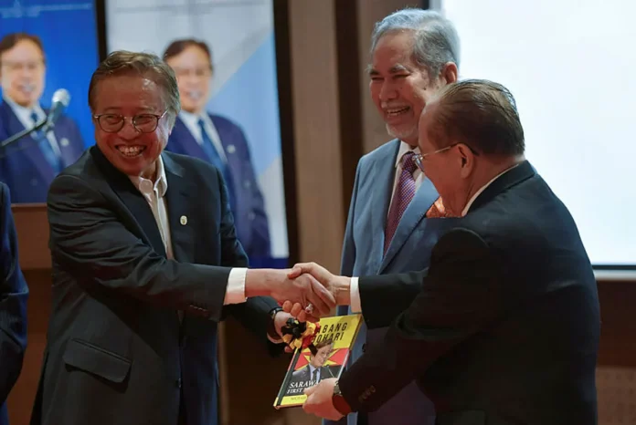 Biografi Abang Johari dilancar, kisah perjalanan politik dan kepimpinan