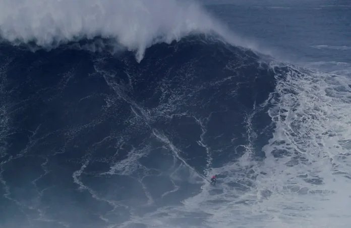 surfing-bigwave Dupont, Chianca claim big wave titles in giant Nazare surf