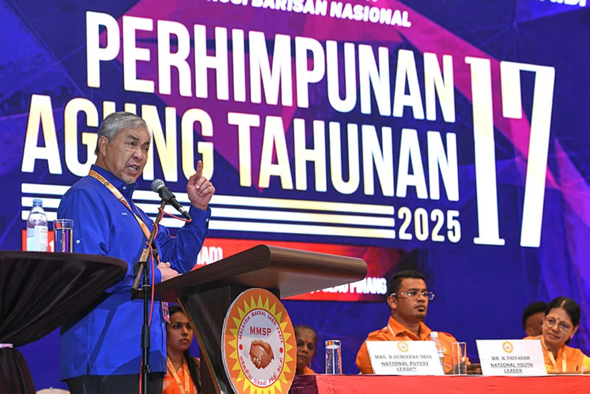 tpm-sakti (1) Kuching serikan bandar dengan cahaya Jalur Gemilang sempena Sukan SEA