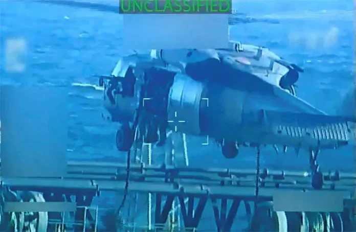 AS rampas minyak dari kapal tangki di perairan Venezuela