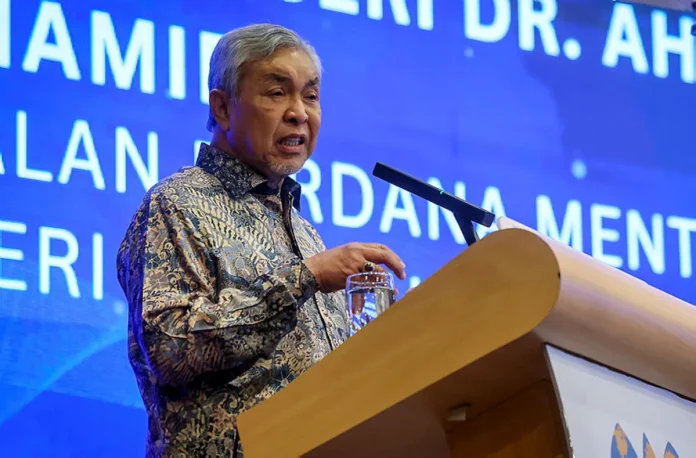 zahid Hamidi Felcra tetapkan dividen 15% untuk 2025, bayaran awal tahun depan