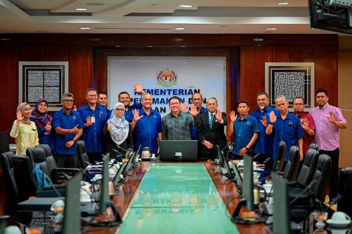  KPKT minister urges local councils speed up development projects