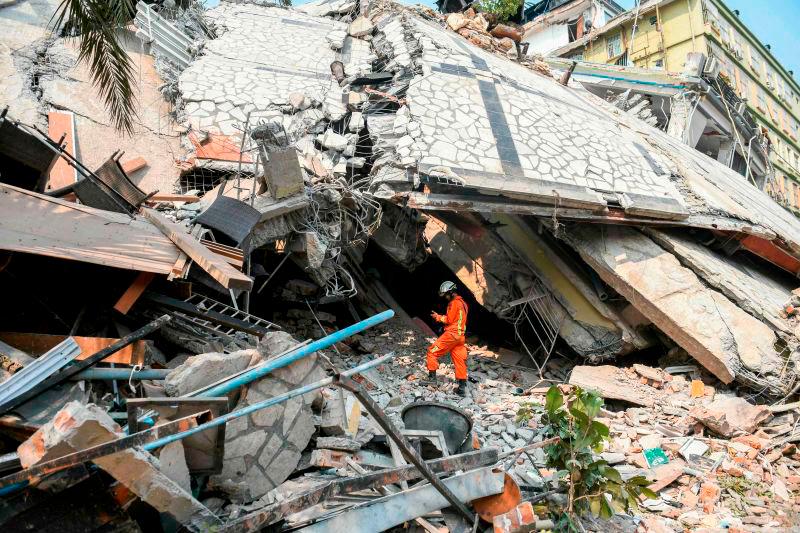 'We need aid': rescuers in quake-hit Myanmar city plead for help 'We need aid': rescuers in quake-hit Myanmar city plead for help