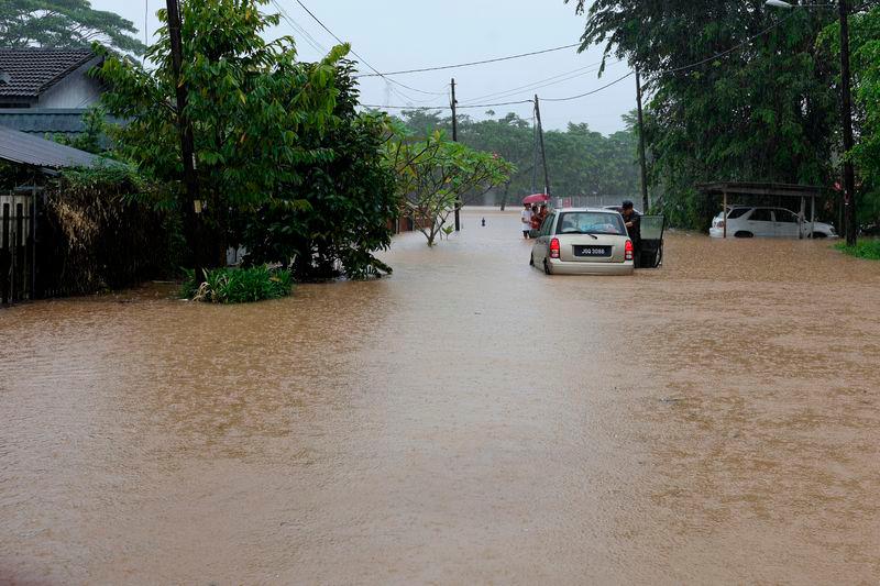 138 more people evacuated due to floods in Sabah 138 more people evacuated due to floods in Sabah