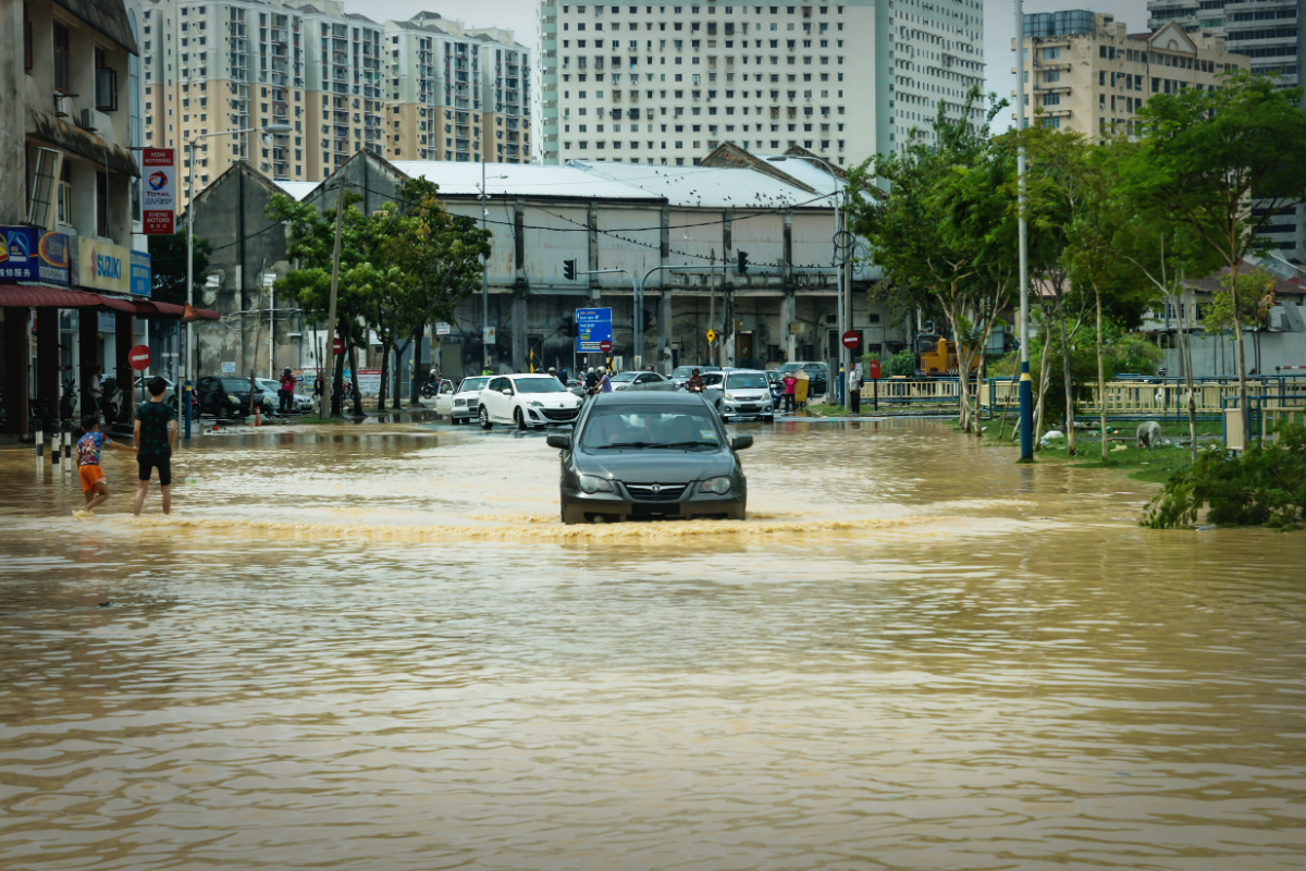 141810636-l Floods are among the climate-related hazards linked to rising health risks, including injury, infection and mental health stress. - PIC FROM 123RF