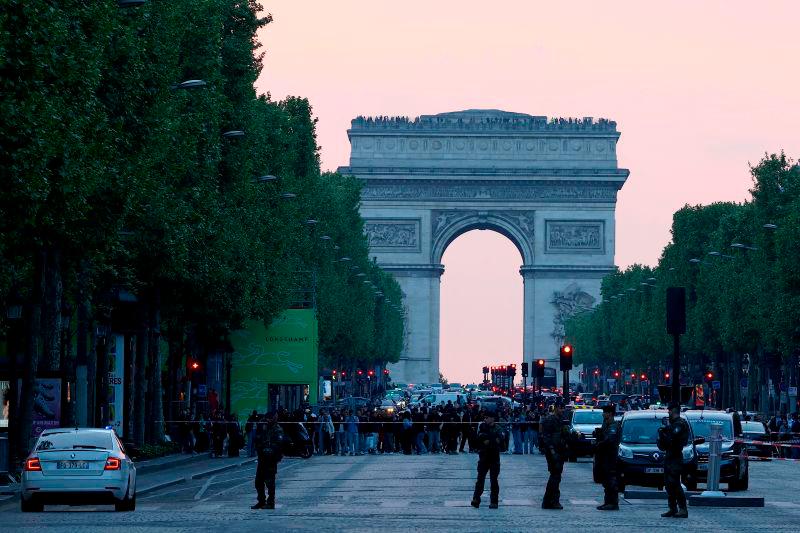 20 held in police raids after French prison attacks