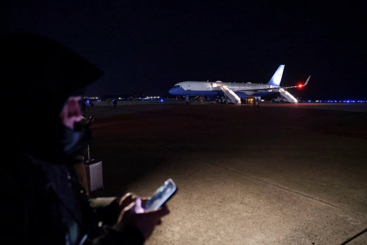 Trump's plane returns to base due to minor electrical issue