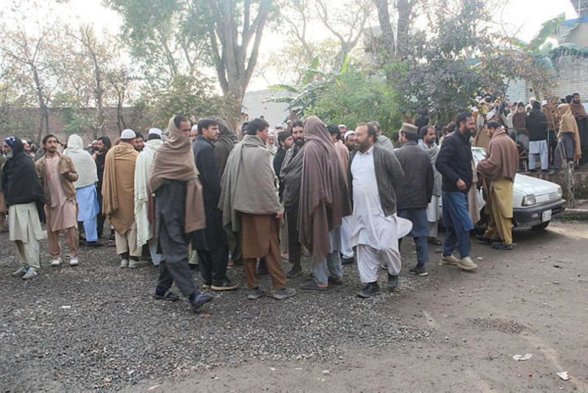 Thousands flee northwest Pakistan after mosques warn of possible military action