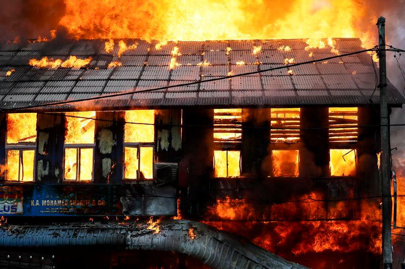 21 houses destroyed by fire at Kg Batu Putih water settlement in Sandakan 21 houses destroyed by fire at Kg Batu Putih water settlement in Sandakan