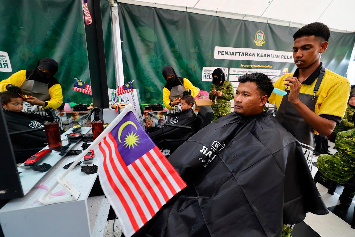 300 visitors benefit from free haircuts at Negeri Sembilan PMR 300 visitors benefit from free haircuts at Negeri Sembilan PMR
