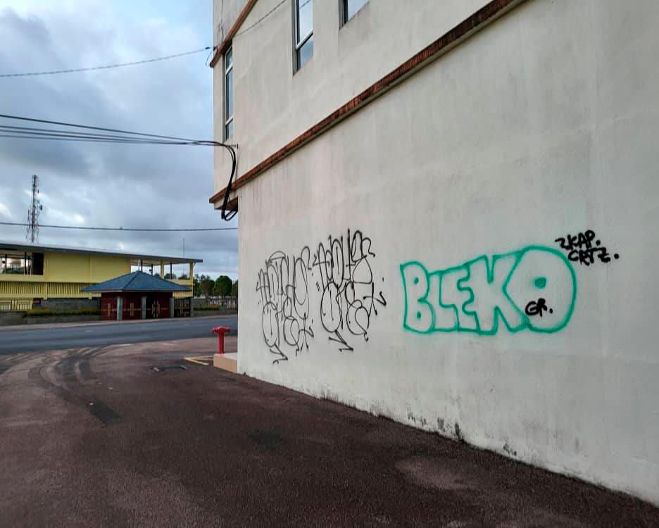 32-year-old tourist arrested for spray-painting graffiti on building walls in Mersing 32-year-old tourist arrested for spray-painting graffiti on building walls in Mersing