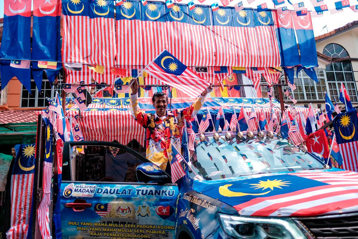 A sea of Jalur Gemilang: Johor man’s show of patriotism A sea of Jalur Gemilang: Johor man’s show of patriotism