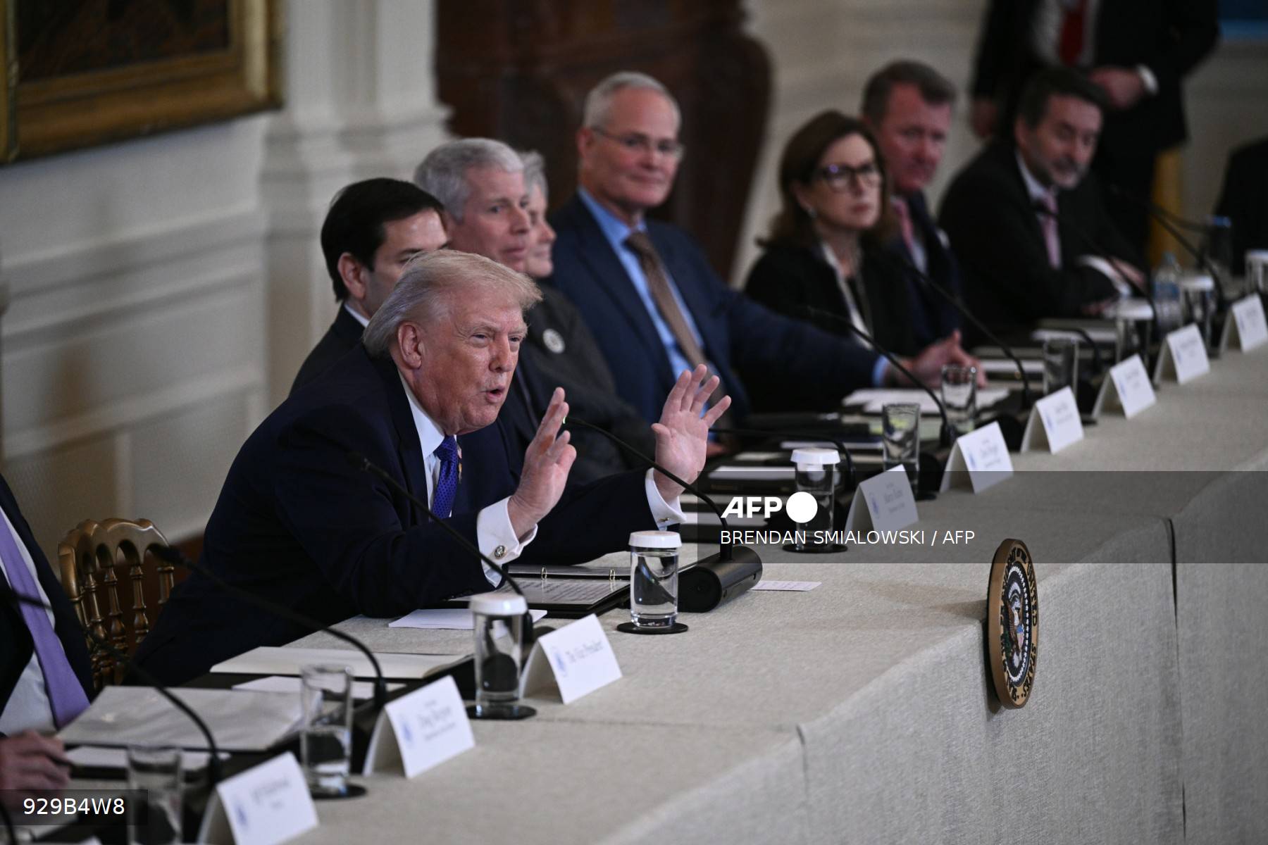 Trump to meet with oil executives about Venezuela Trump meets oil executives over $100 billion Venezuela pledge