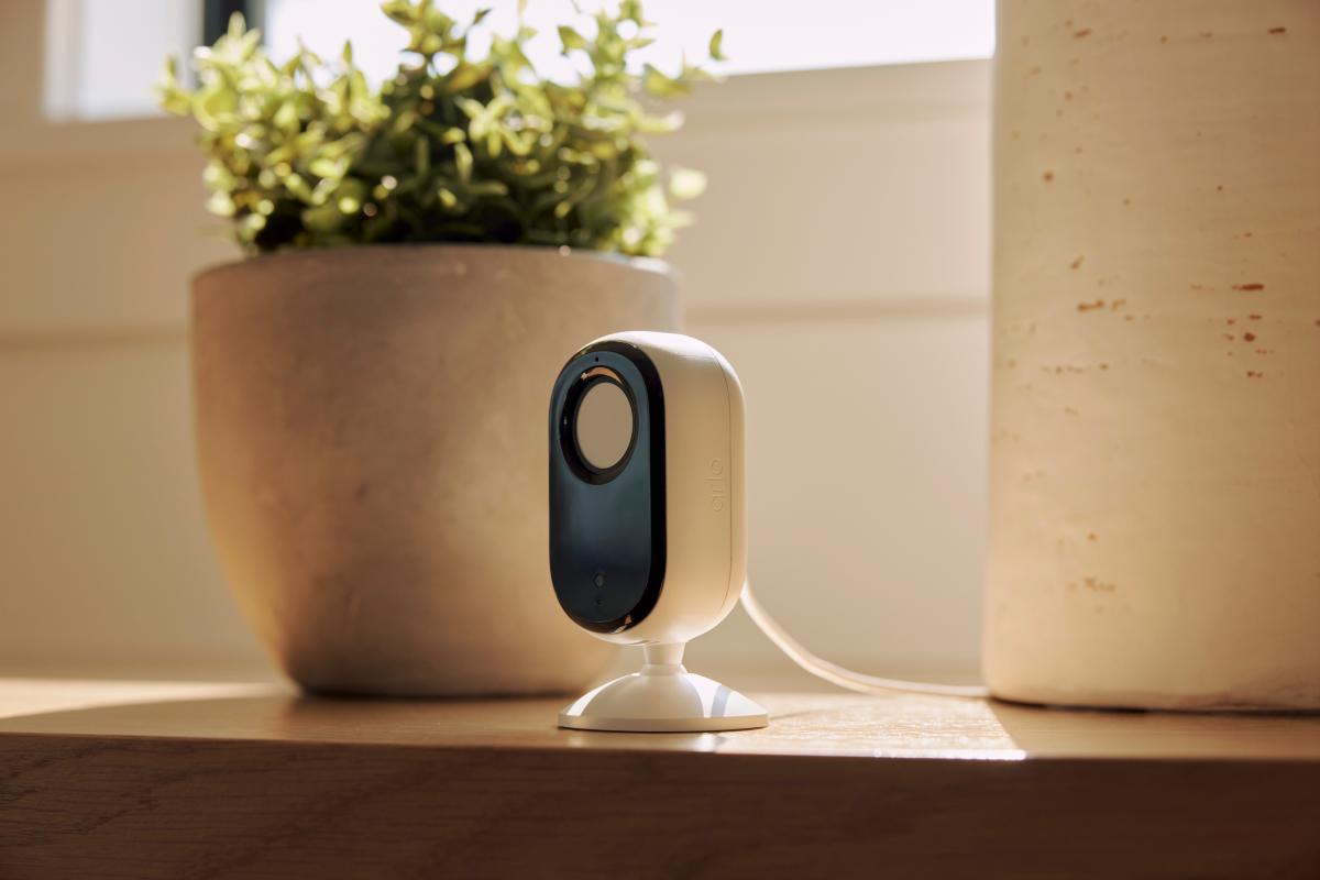 AI-Powered Pet-Friendly Smart Security: Arlo Essential Indoor 2K Security Camera Offers Peace of Mind
