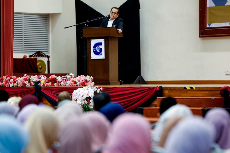 AI-enhanced student tracking system to reduce SPM dropouts, absenteeism