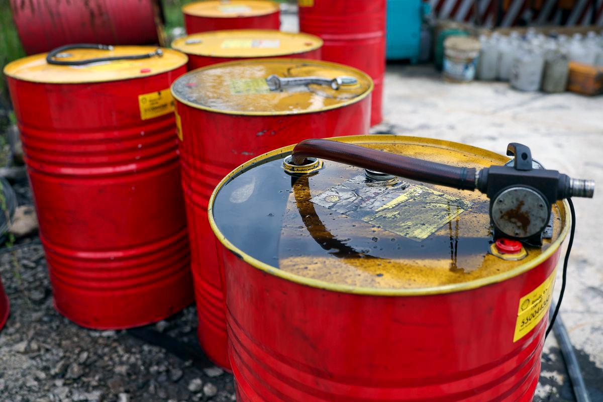 AKPS seizes RM30,600 worth of diesel and six vehicles in Bukit Kayu Hitam AKPS seizes RM30,600 worth of diesel and six vehicles in Bukit Kayu Hitam
