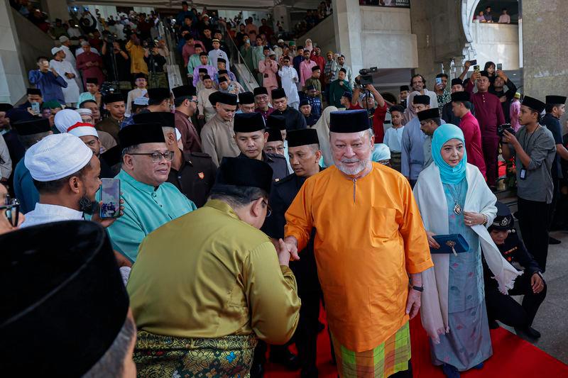 Agong, Raja Permaisuri berkenan tunai solat sunat Aidilfitri di Masjid Wilayah Persekutuan