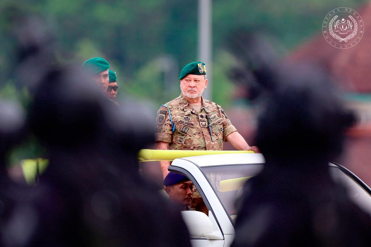 Agong ingatkan Mindef elak beli pesawat terpakai demi keselamatan juruterbang Agong ingatkan Mindef elak beli pesawat terpakai demi keselamatan juruterbang