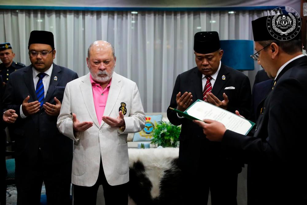 Agong selamat tiba di tanah air selepas menjalani rawatan di luar negara