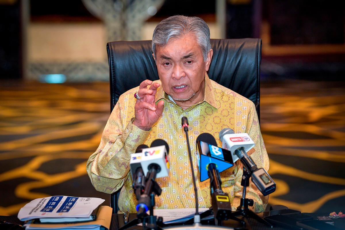 Ahmad Zahid leaves Hishammuddin’s UMNO suspension case to Supreme Council Ahmad Zahid leaves Hishammuddin’s UMNO suspension case to Supreme Council