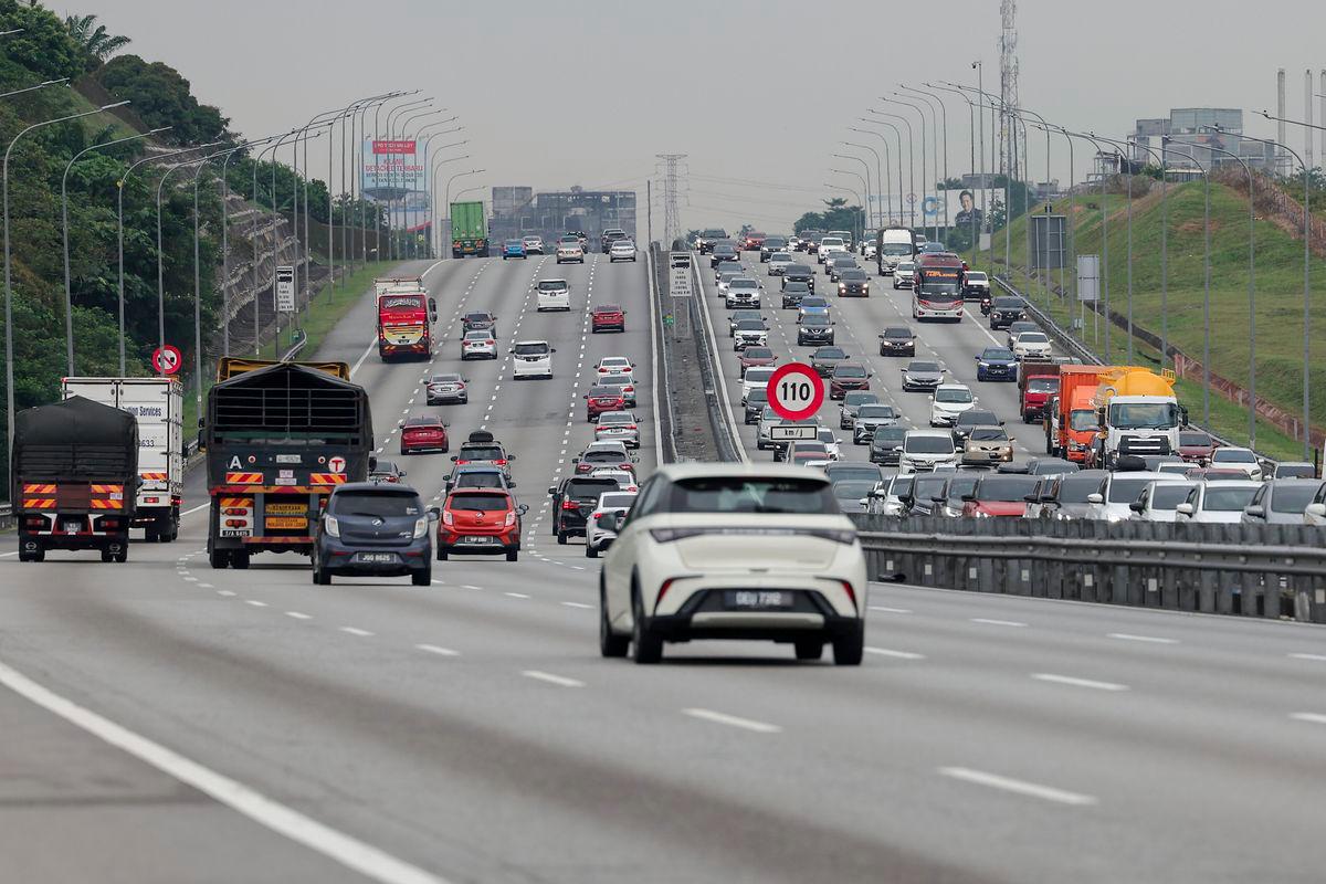 Aidiladha: Traffic slow moving on major highways, getting heavier on KLK Highway Aidiladha: Traffic slow moving on major highways, getting heavier on KLK Highway