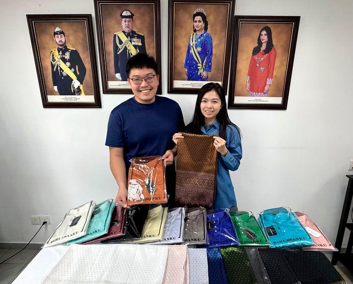 Aidilfitri: Chinese couple offers RM50 Raya attire to ease financial burden