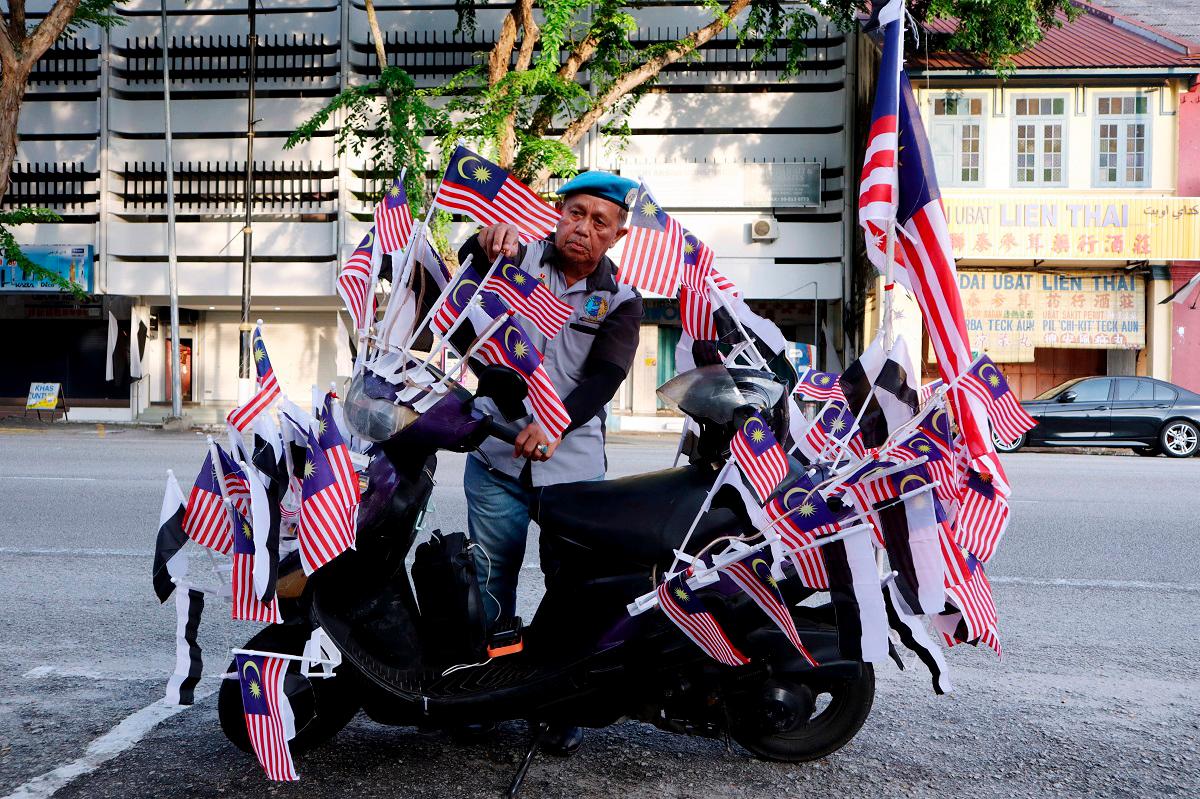 Air Force veteran marks national month with flag-adorned ride Air Force veteran marks national month with flag-adorned ride